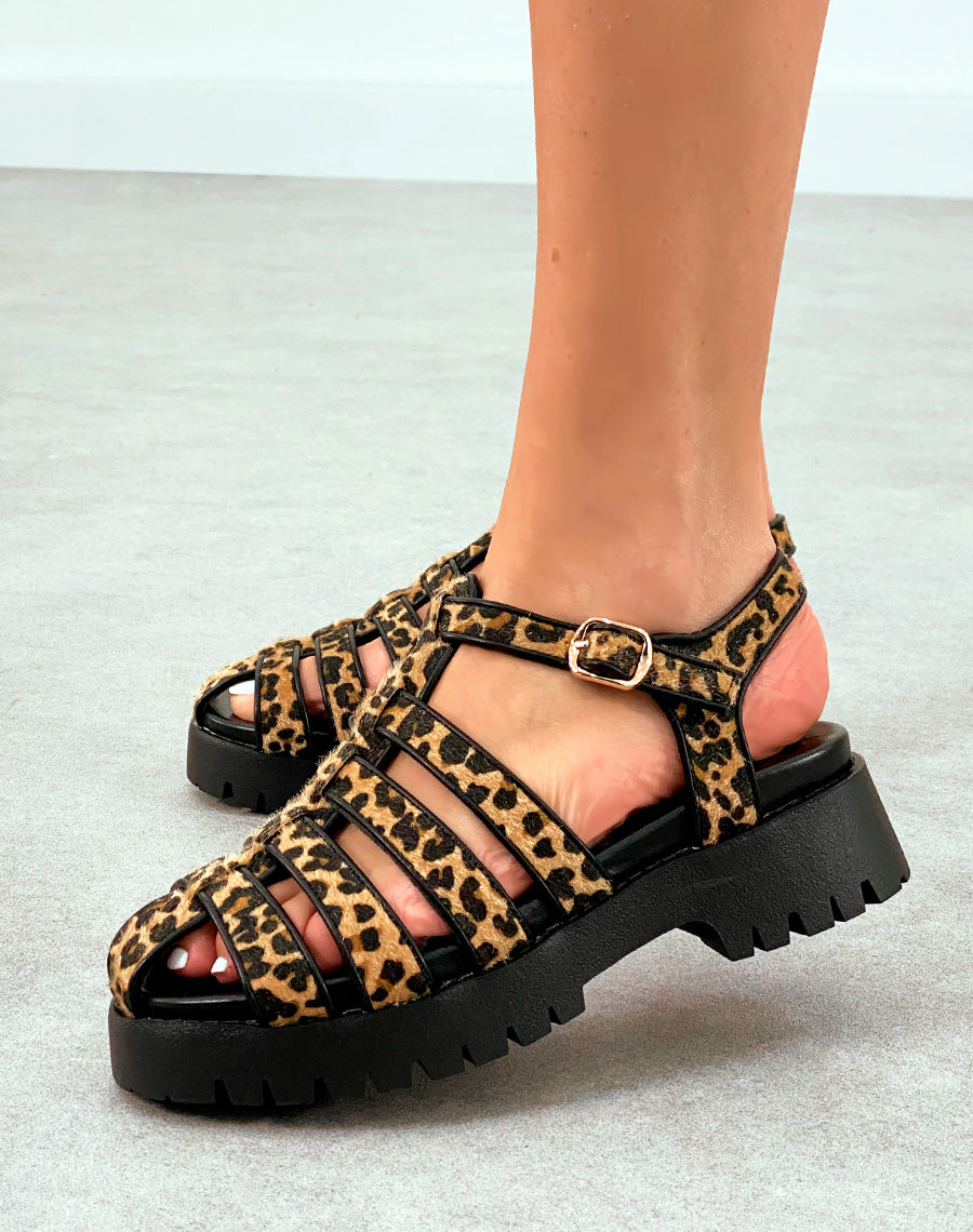 Sandales Motif Léopard à Multiples Lanières et Semelle Épaisse - Audace et Confort