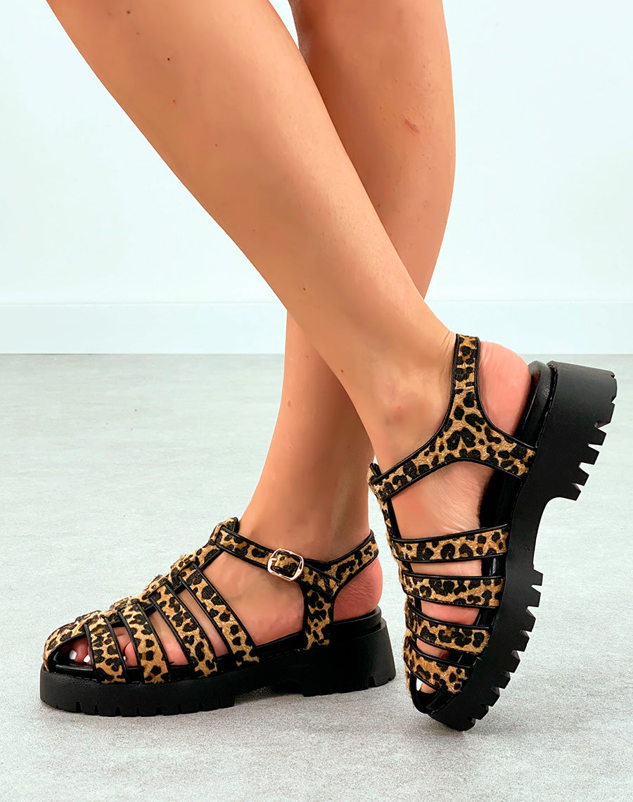 Sandales Motif Léopard à Multiples Lanières et Semelle Épaisse - Audace et Confort