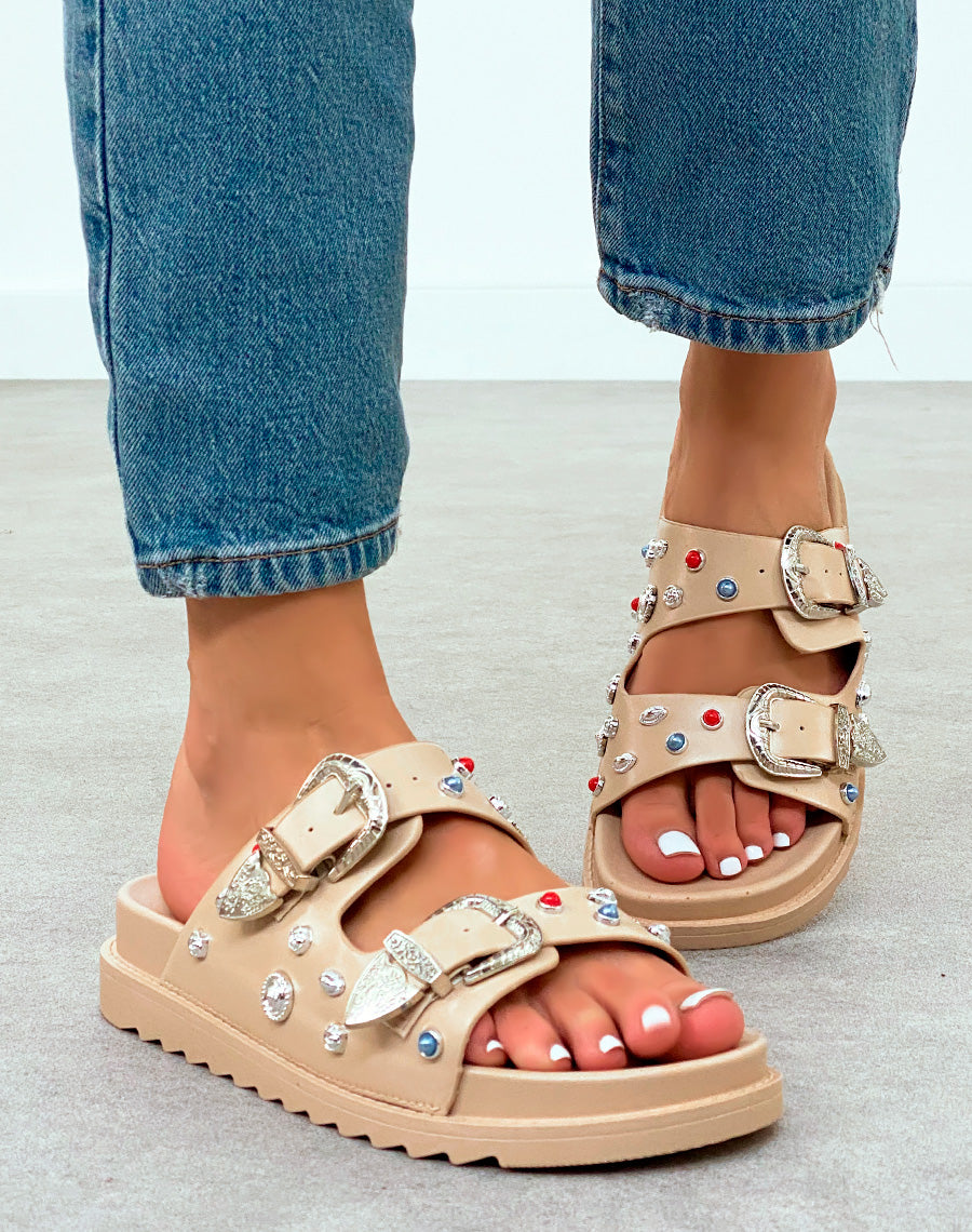 Sandales Mules Beiges Ornées de Détails Cloutés et Bijoux – Confort et Éclat au Quotidien
