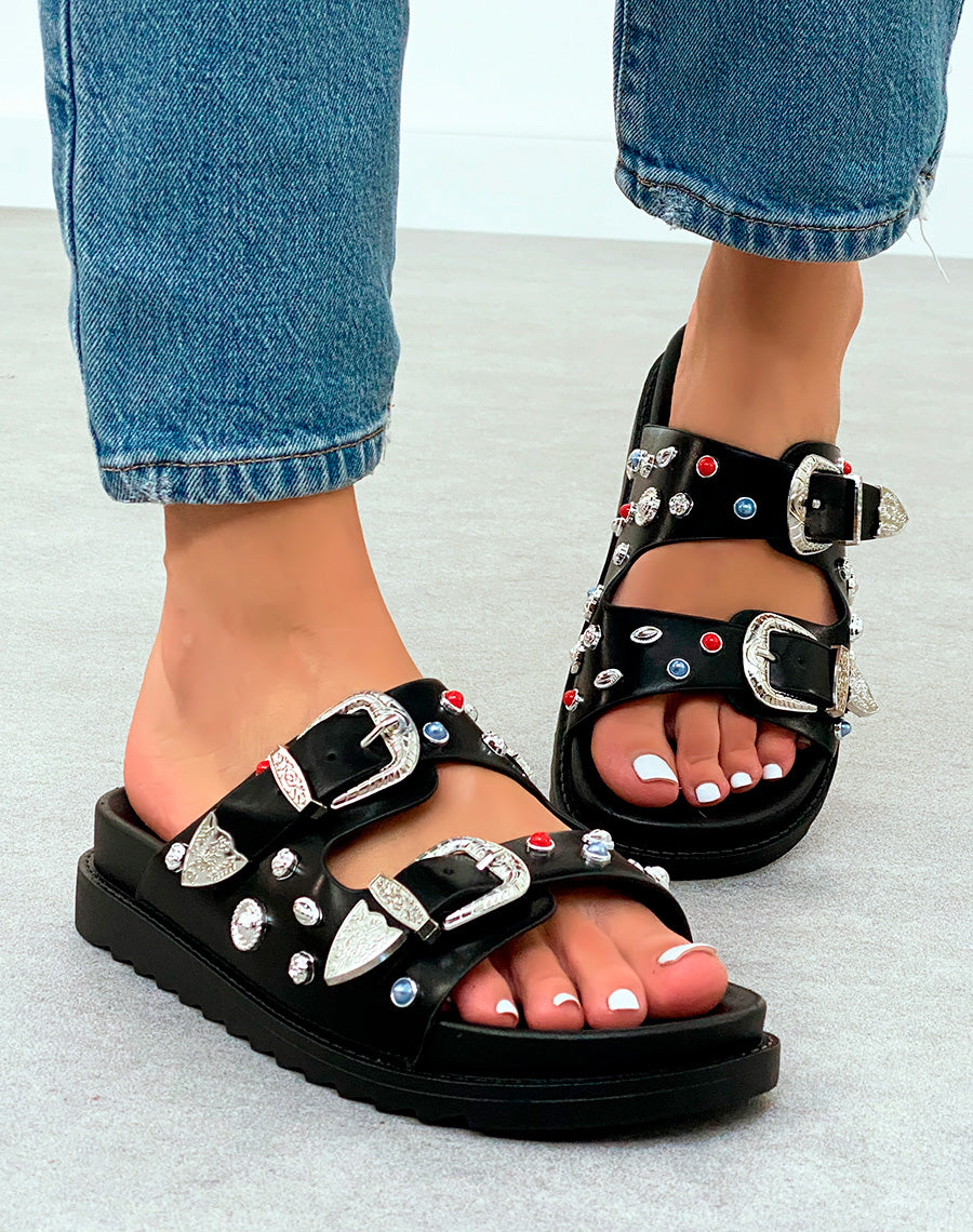 Sandales Mules Noires Femme à Sangles Cloutées et Bijoux Colorés – Audace et Style