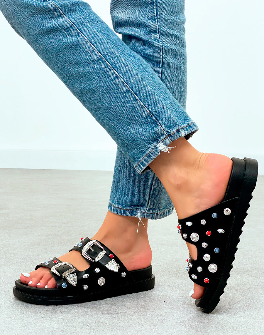 Sandales Mules Noires Femme à Sangles Cloutées et Bijoux Colorés – Audace et Style