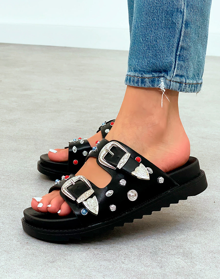 Sandales Mules Noires Femme à Sangles Cloutées et Bijoux Colorés – Audace et Style
