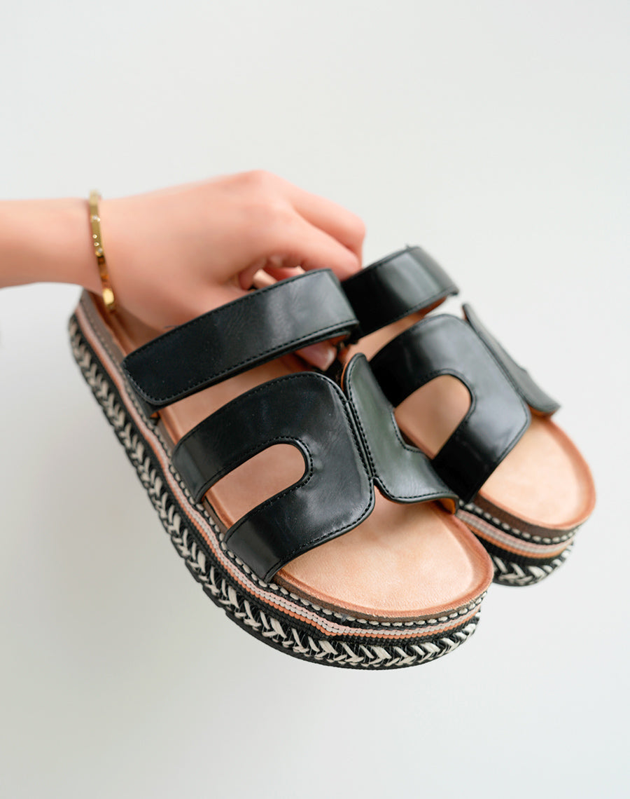 Sandales Mules Noires à Plateforme avec Motif Aztèque – Confort Ethnique Chic