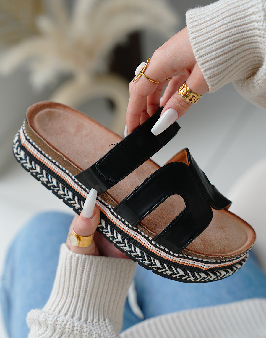 Sandales Mules Noires à Plateforme avec Motif Aztèque – Confort Ethnique Chic