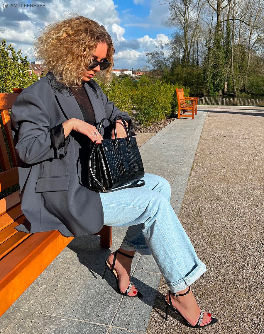Sandales noires avec bride à strass et talons aiguilles