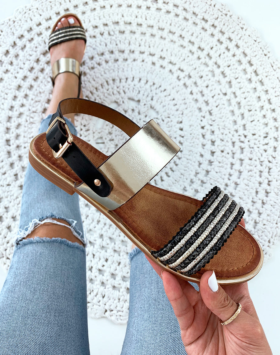 Sandales noires avec grosse bride dorée