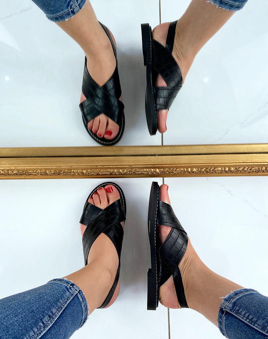 Sandales noires à brides entrecroisées effet croco