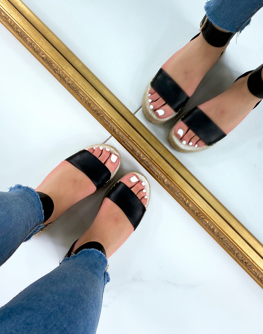 Sandales noires à brides épaisses et semelle en toile de jute