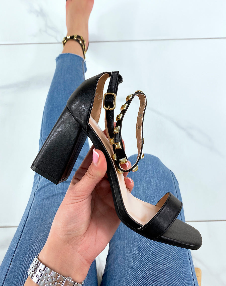 Sandales noires cloutée à talon