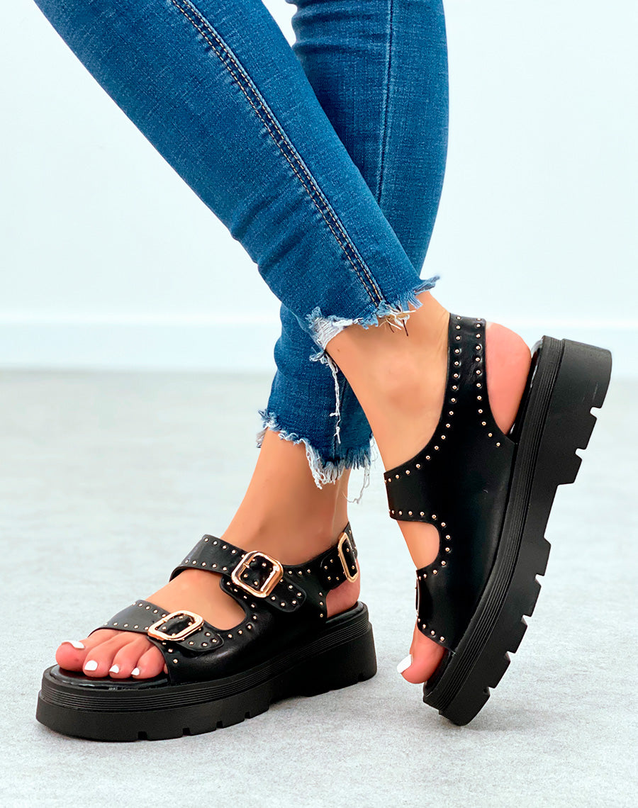 Sandales noires cloutées à multiples lanières et à la boucle réglable