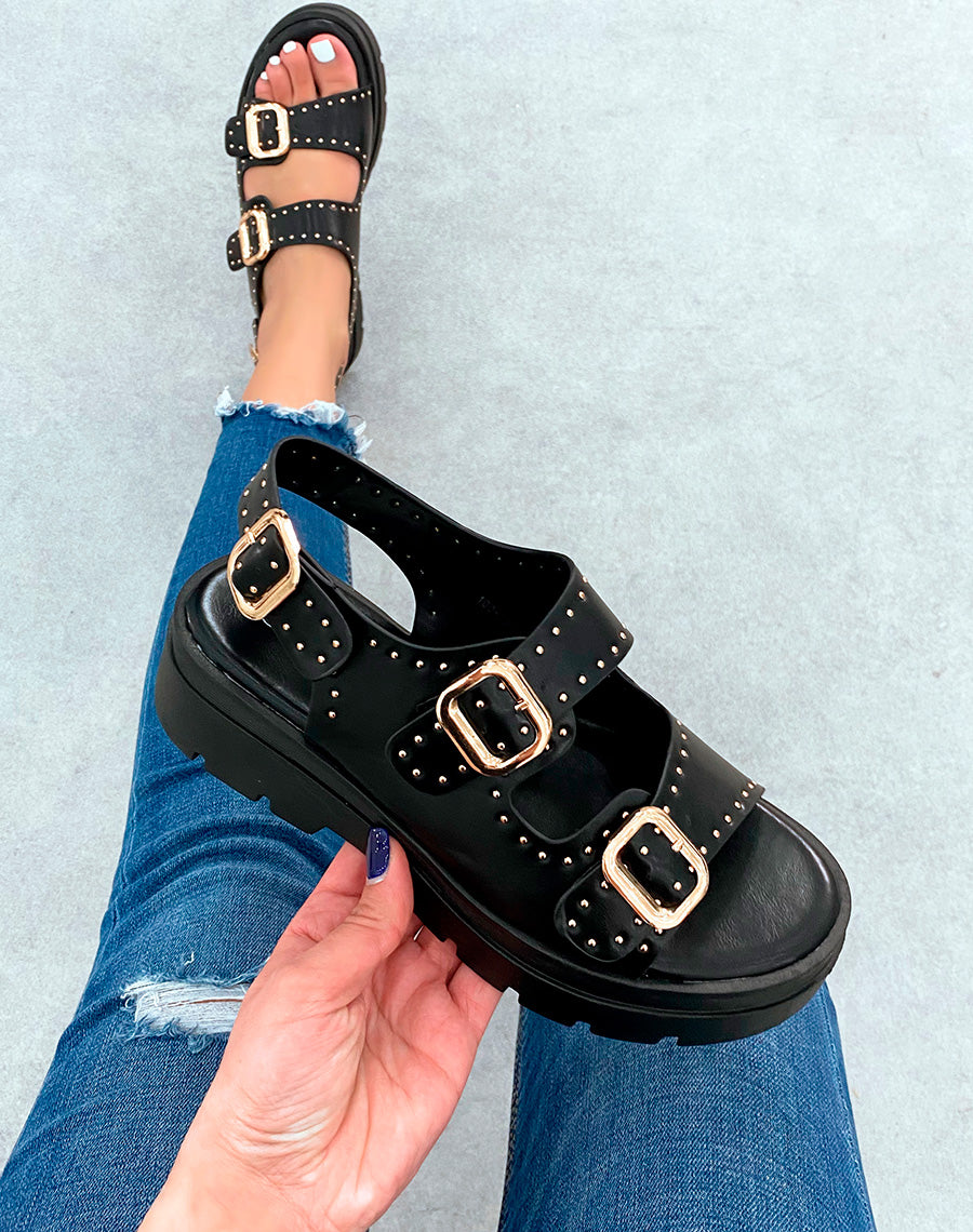 Sandales noires cloutées à multiples lanières et à la boucle réglable