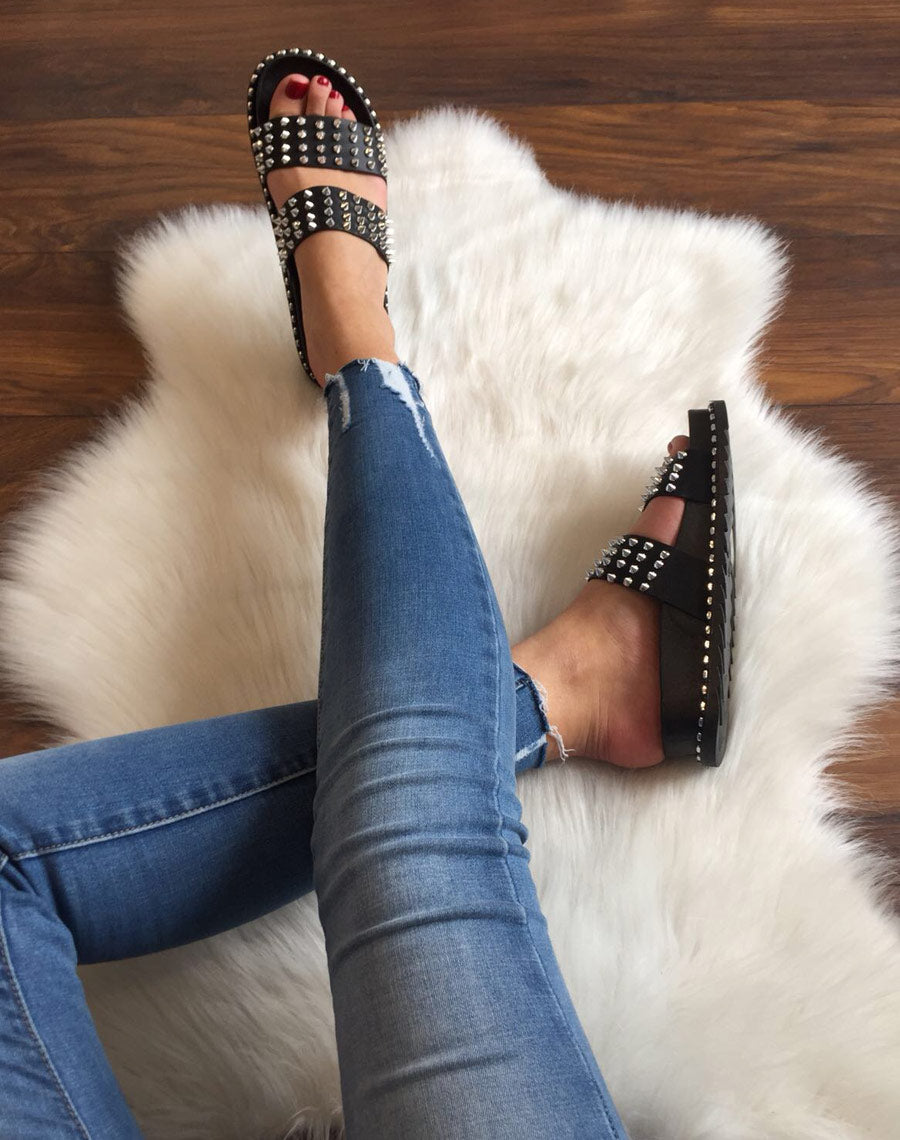 Sandales noires cloutés