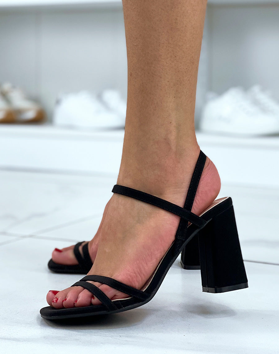 Sandales noires à doubles brides et talon épais et bout carré arrondit