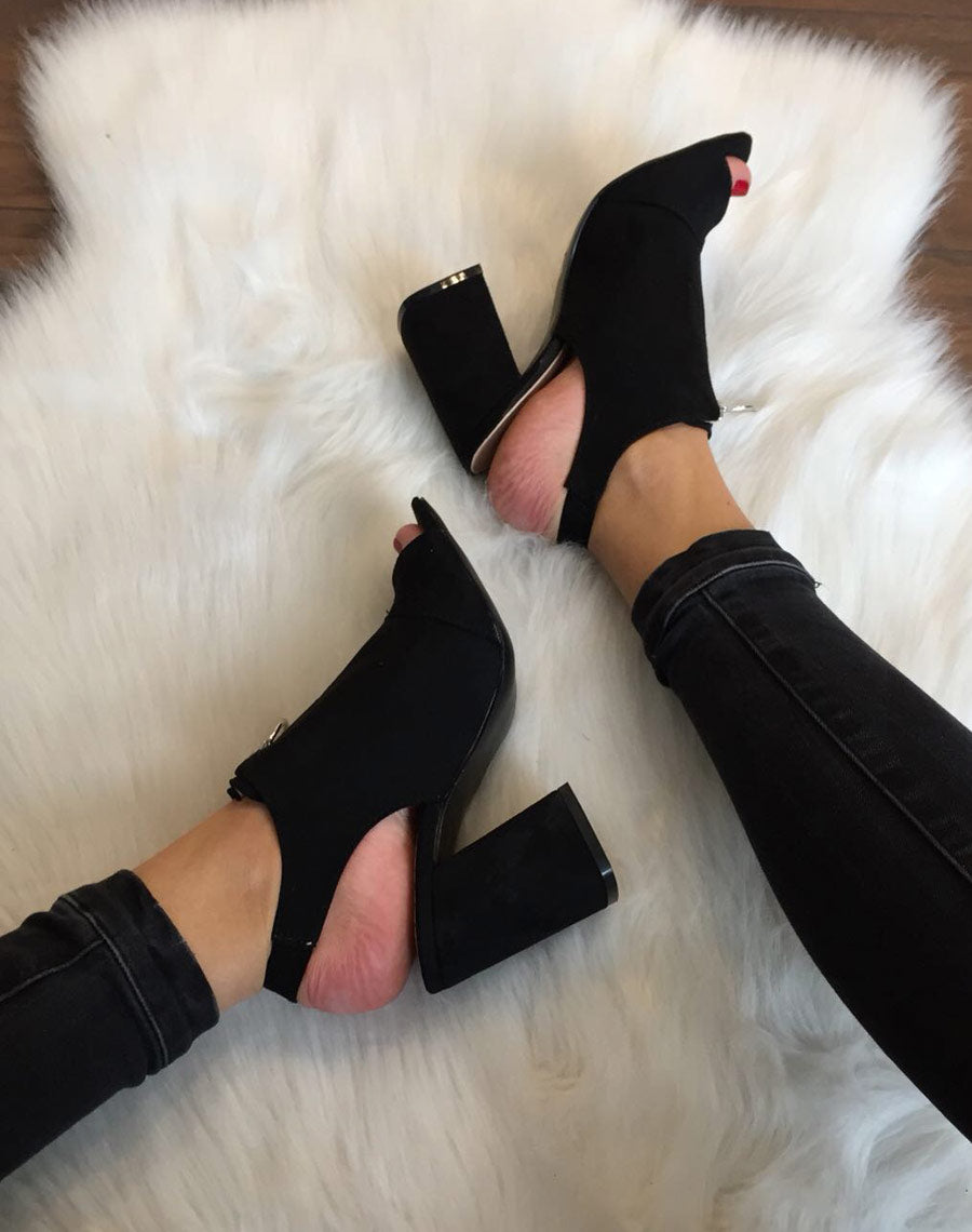 Sandales noires en suédine fermeture avant