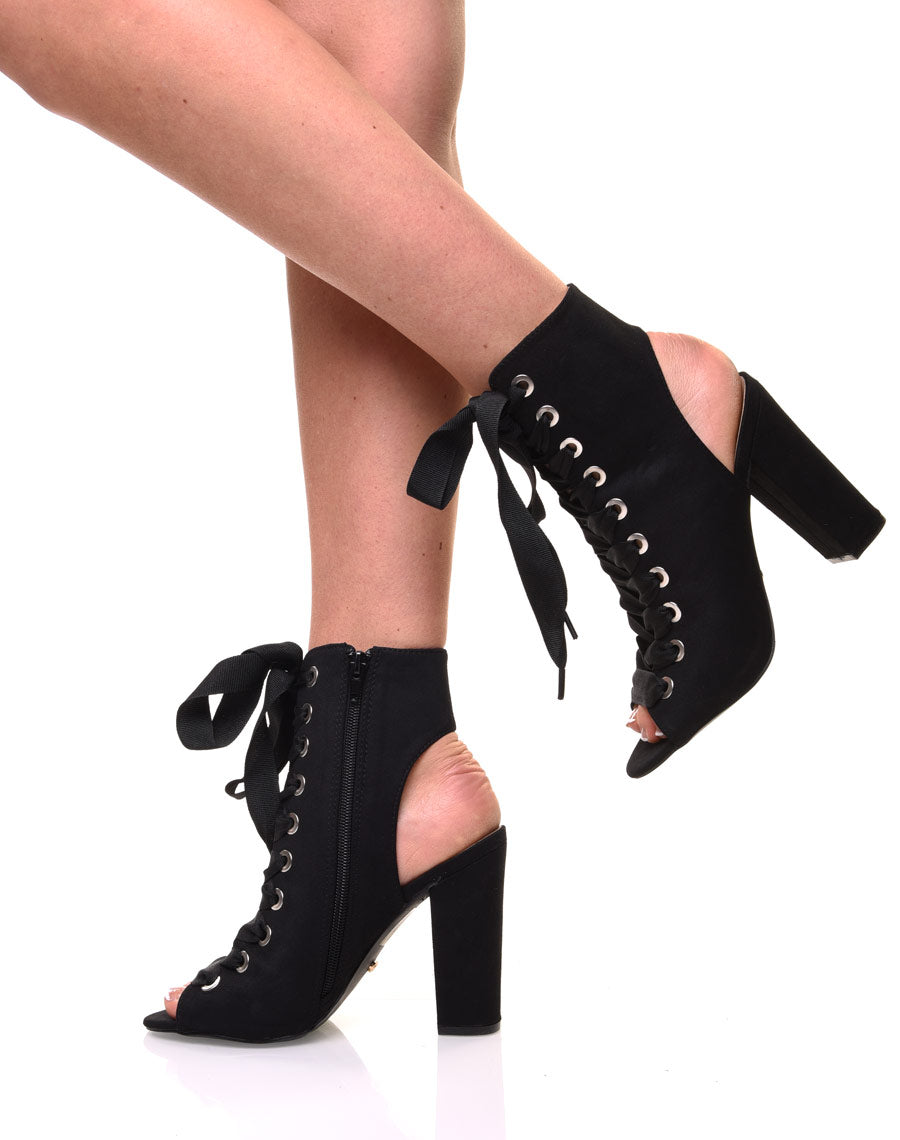 Sandales noires en suédine à lacets et bout ouvert