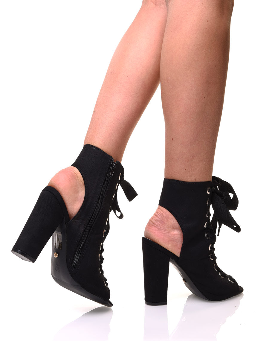 Sandales noires en suédine à lacets et bout ouvert