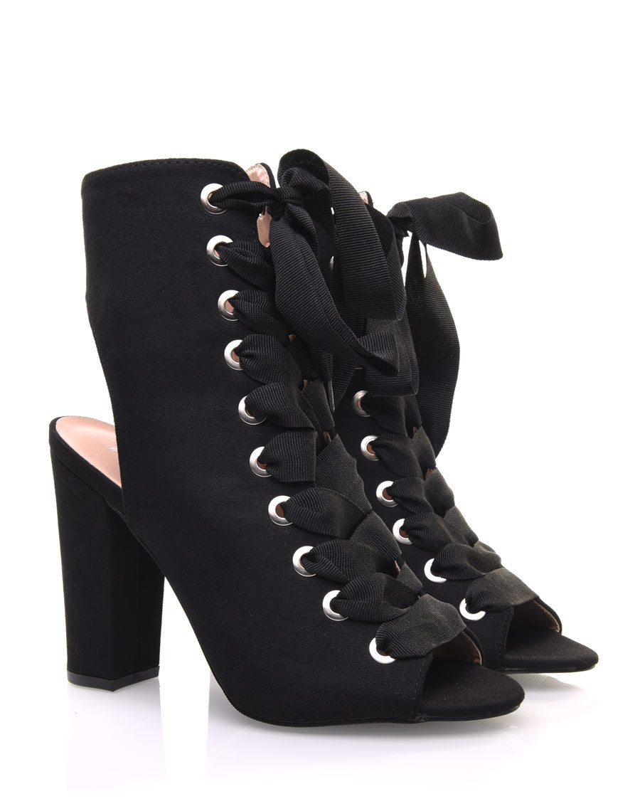 Sandales noires en suédine à lacets et bout ouvert