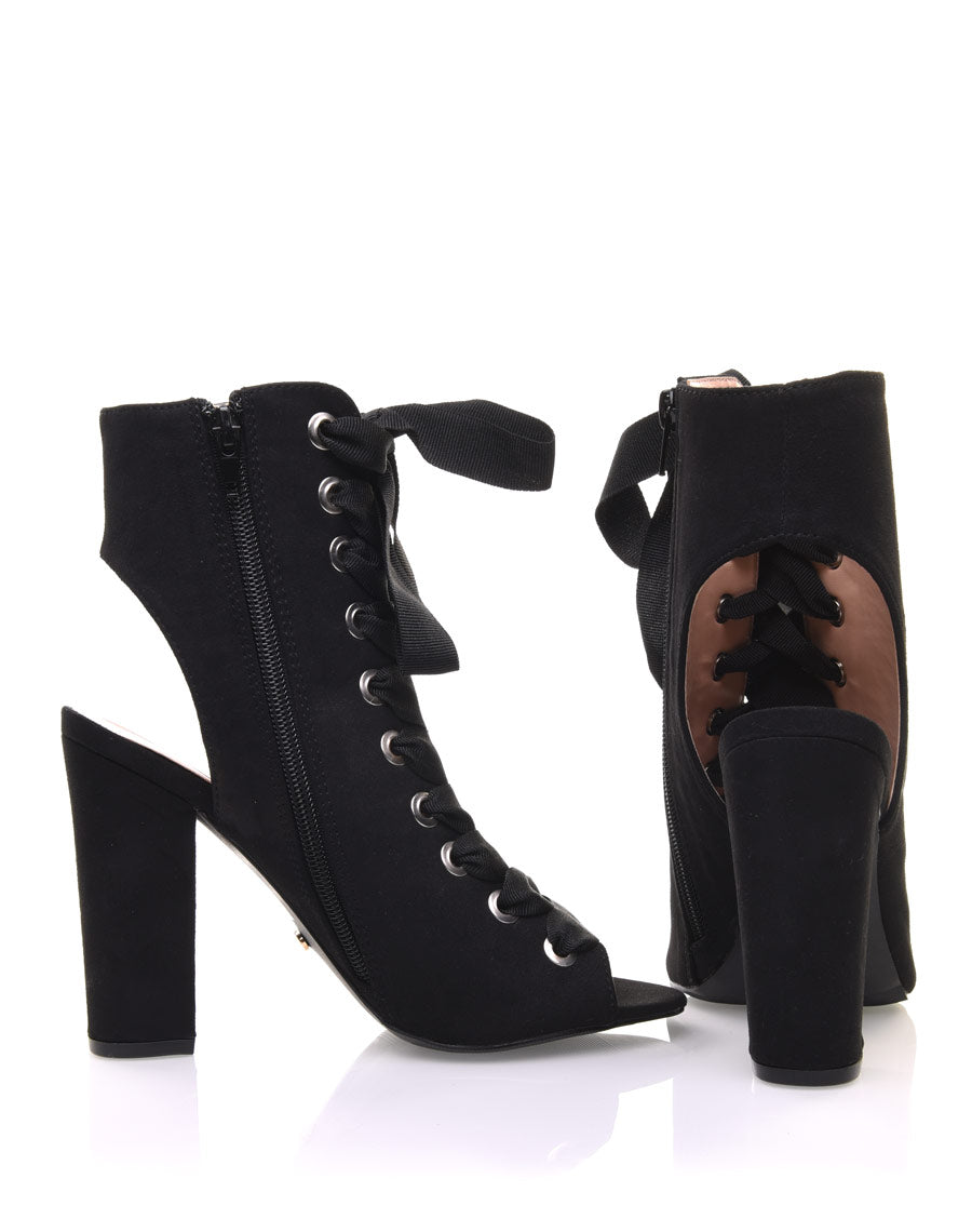 Sandales noires en suédine à lacets et bout ouvert