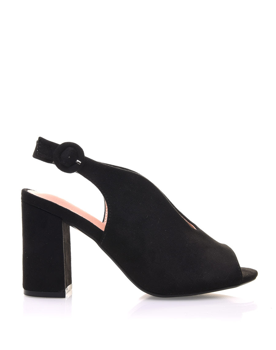 Sandales noires en suédine ouvertes