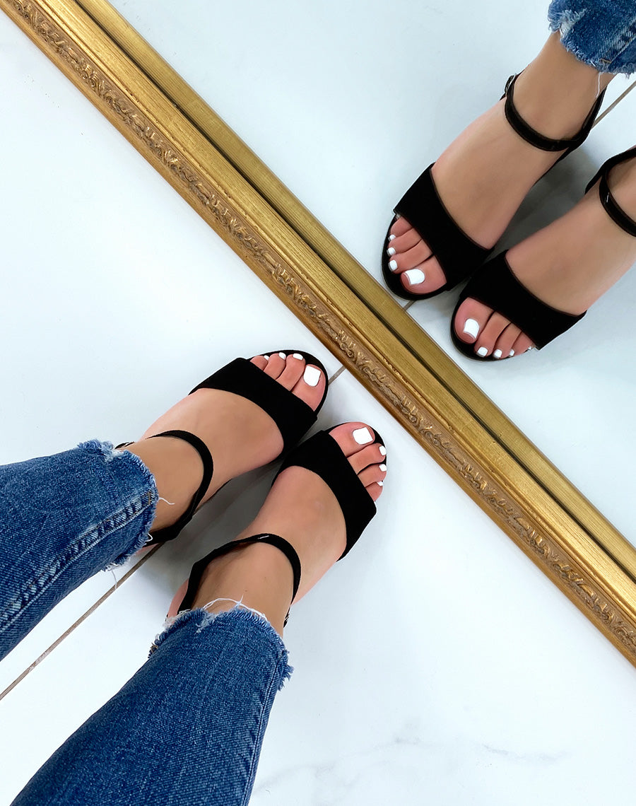 Sandales noires en suédine à talon bas et carré