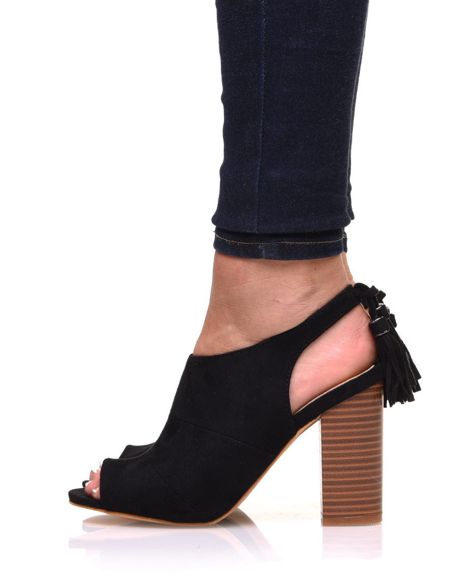 Sandales noires en suédine à talon carré