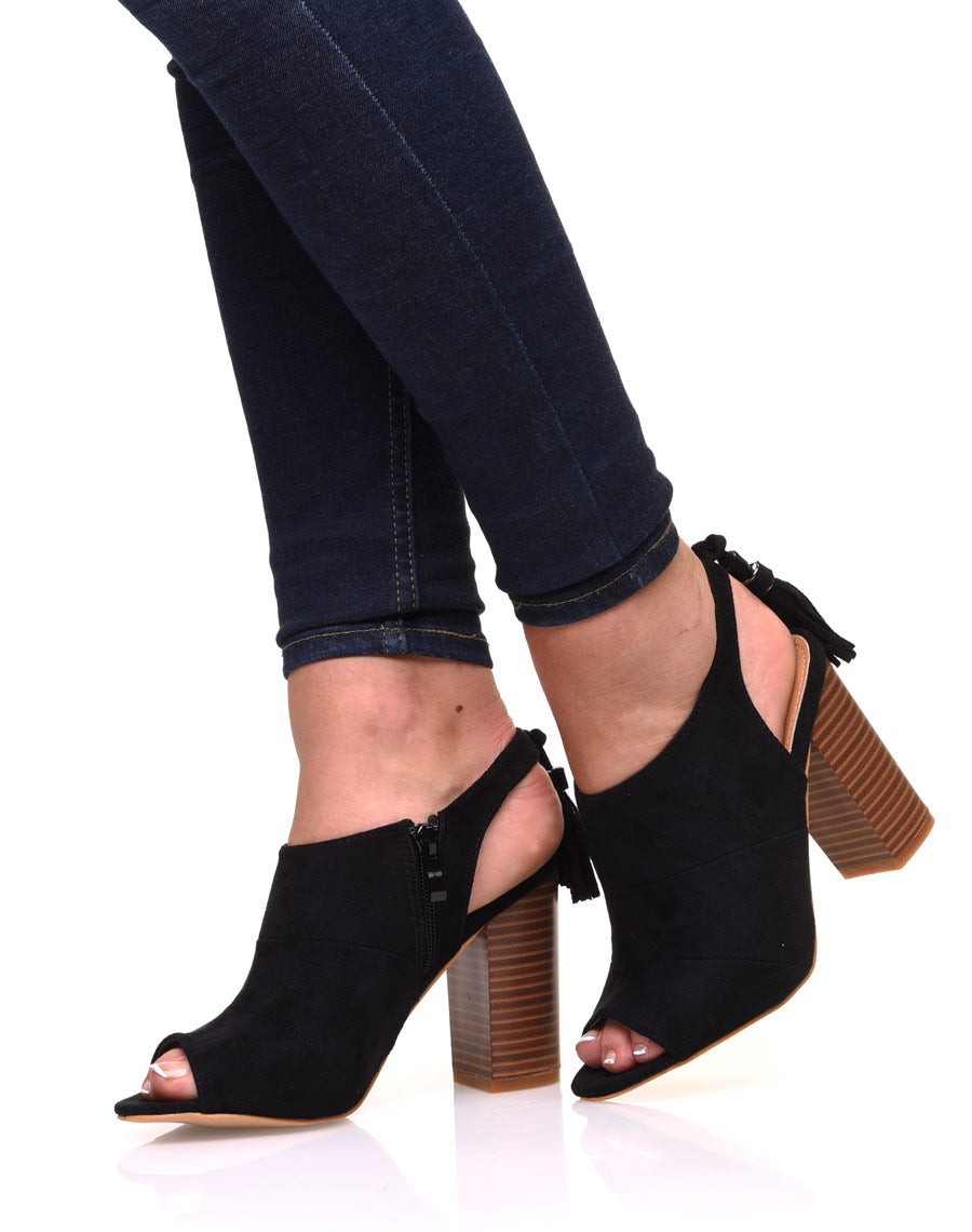 Sandales noires en suédine à talon carré