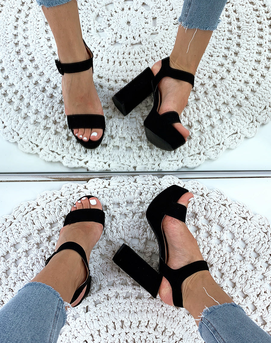 Sandales noires en suédine à talon et à plateforme épaisse