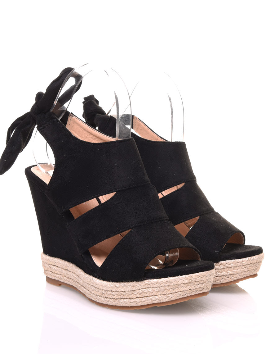 Sandales noires en suédine à talon tressé