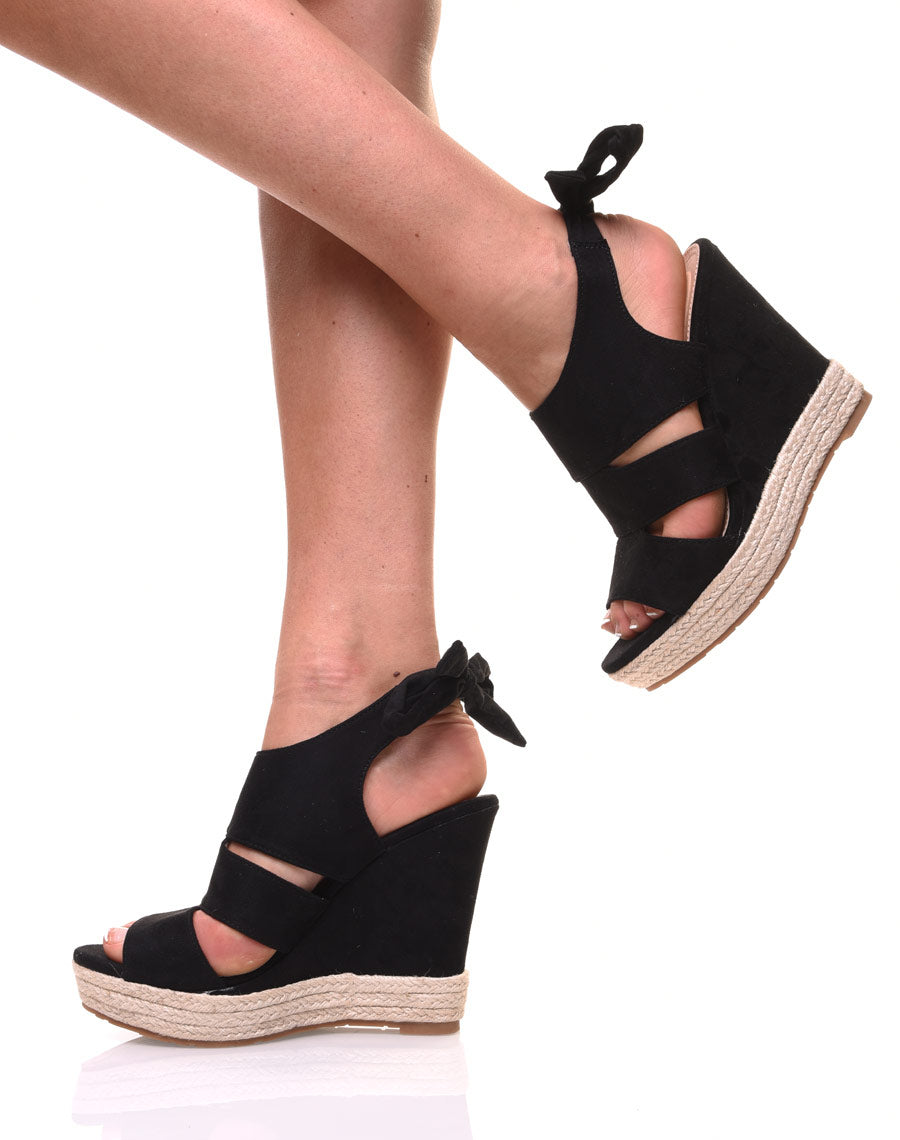 Sandales noires en suédine à talon tressé