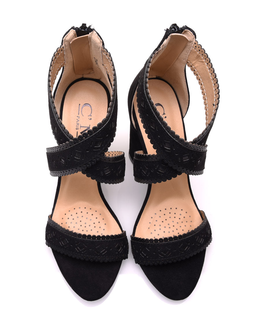 Sandales noires en suédine à talons épais