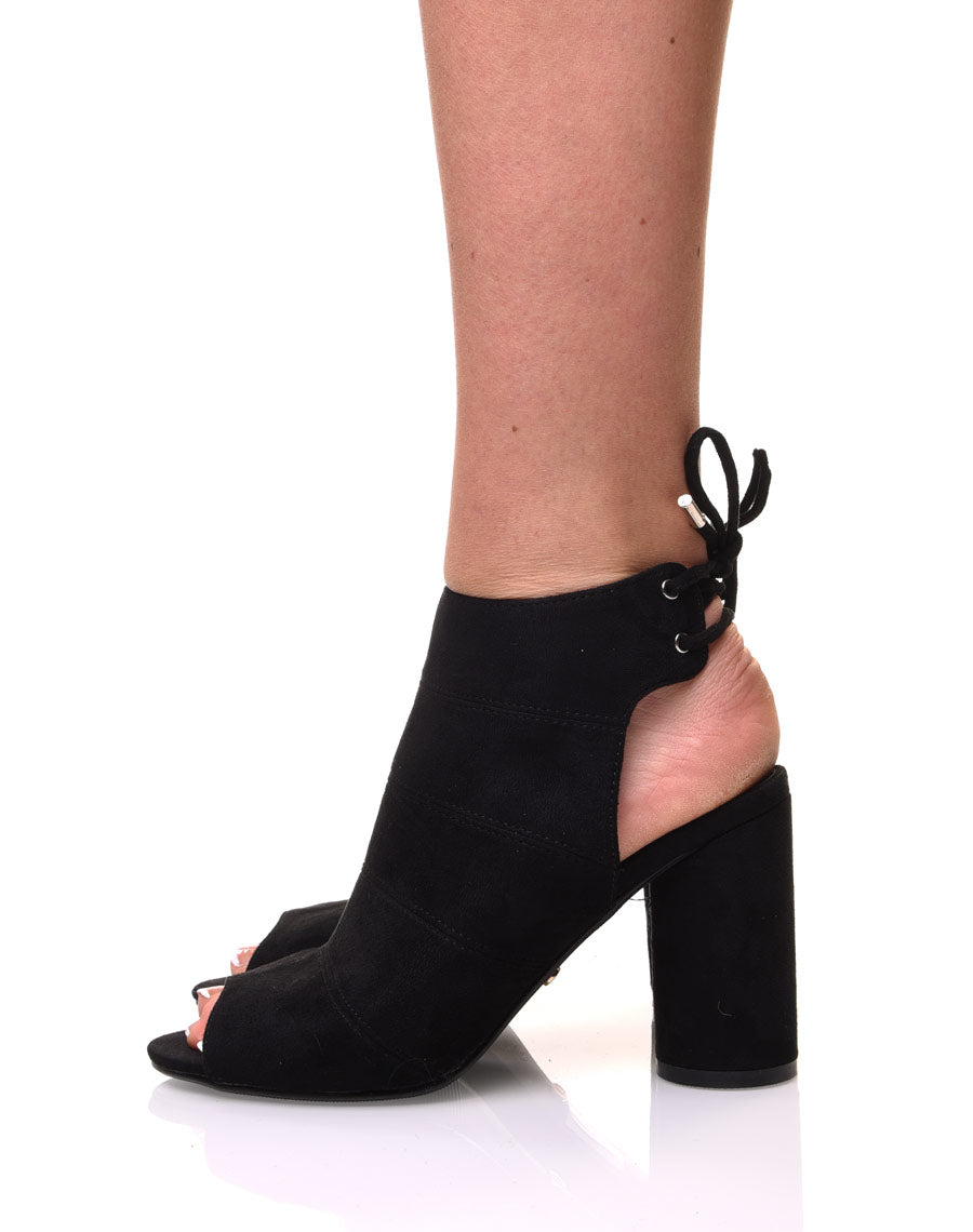 Sandales noires en suédine à talons ronds