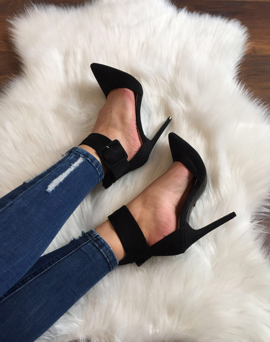 Sandales noires en suédines à bouts pointus