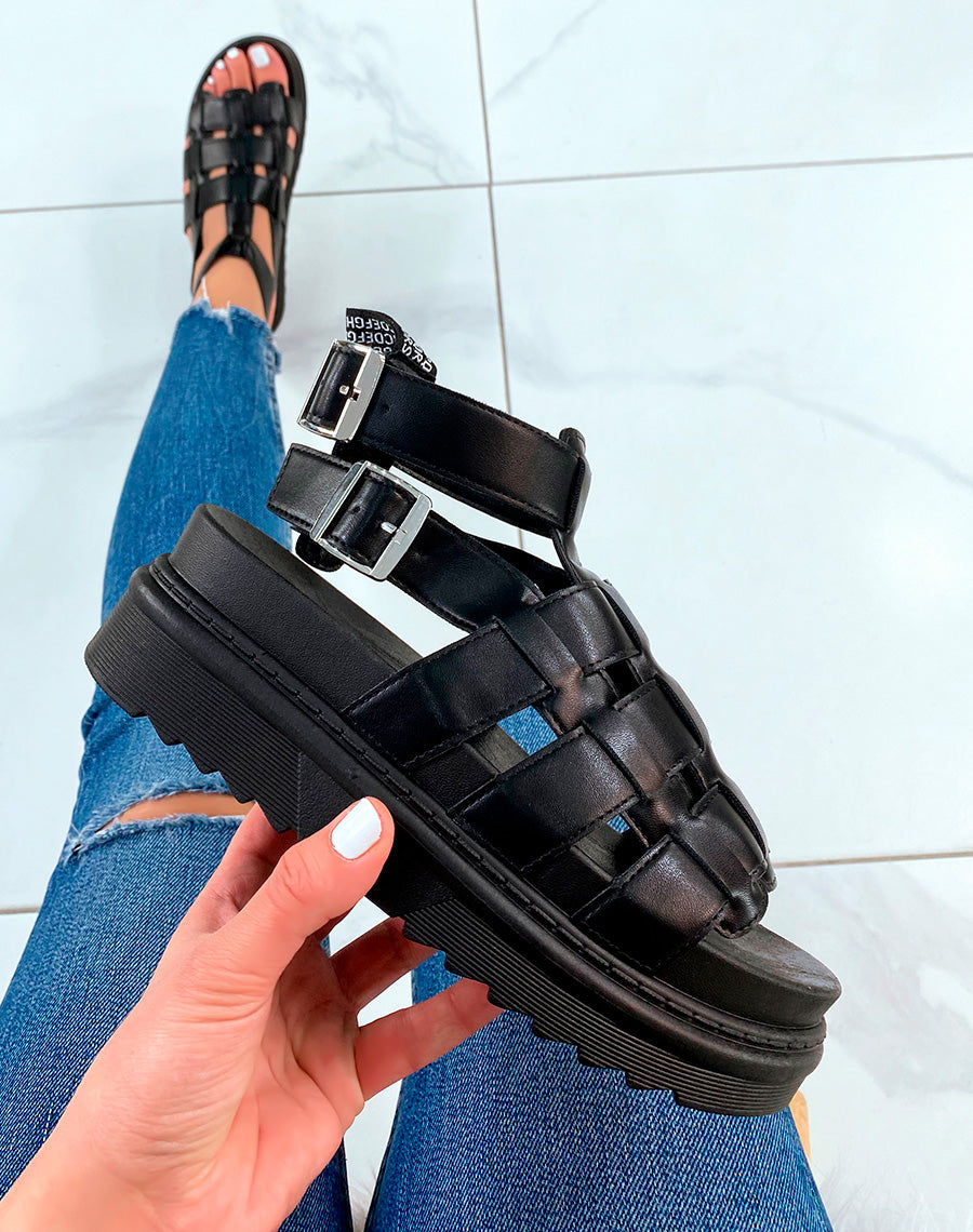 Sandales noires fermée à multiples brides entrecroisées