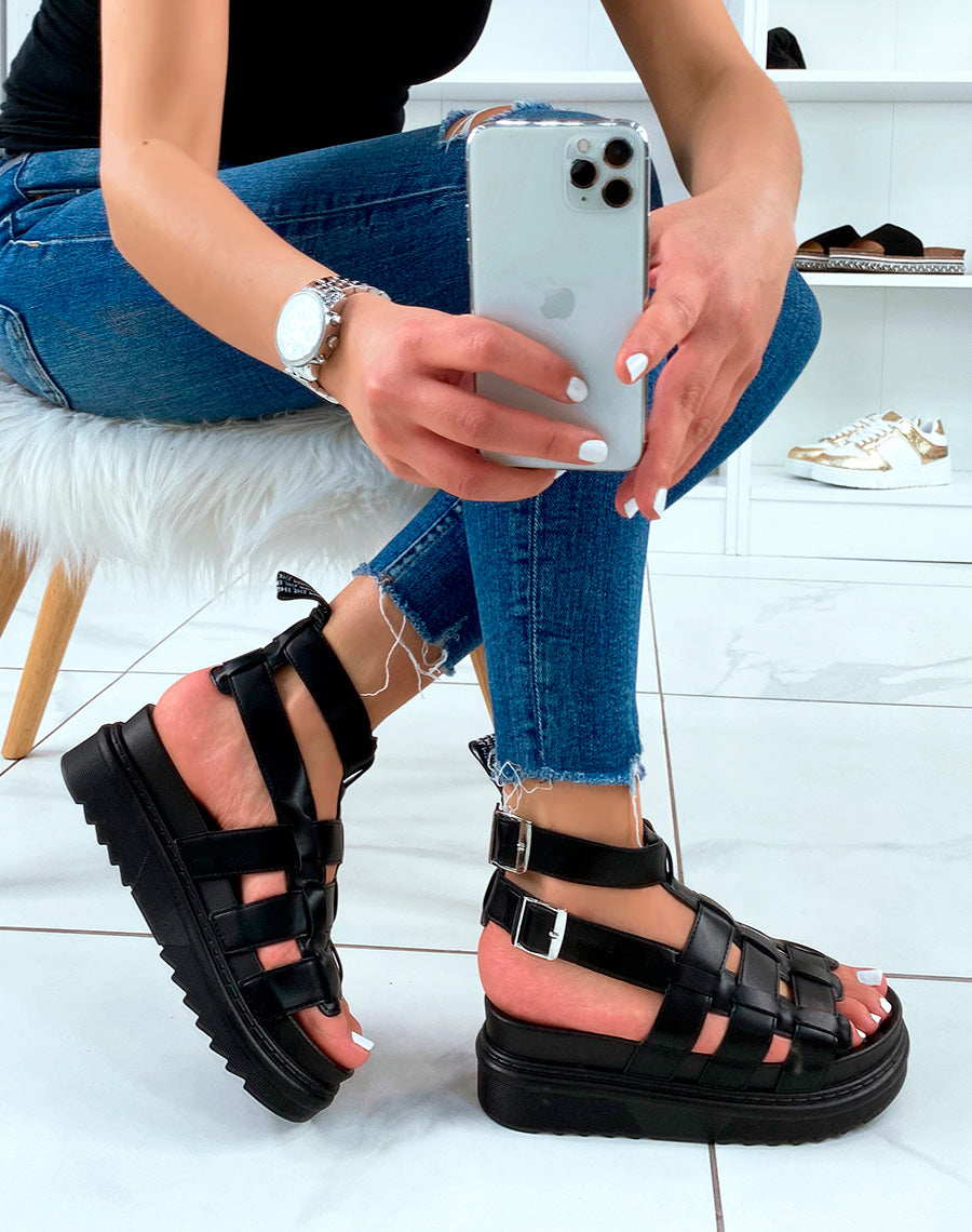 Sandales noires fermée à multiples brides entrecroisées