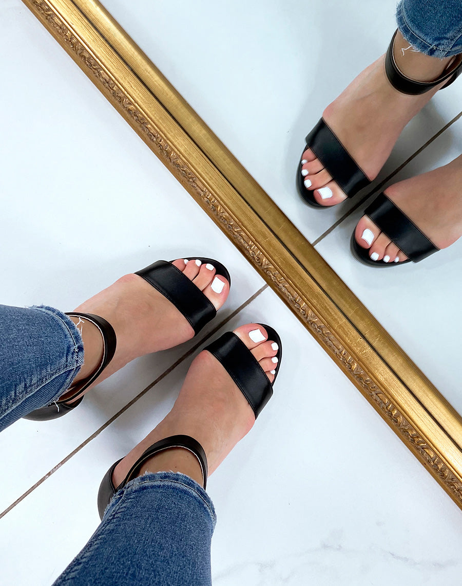 Sandales noires mat à bout rond et talon haut