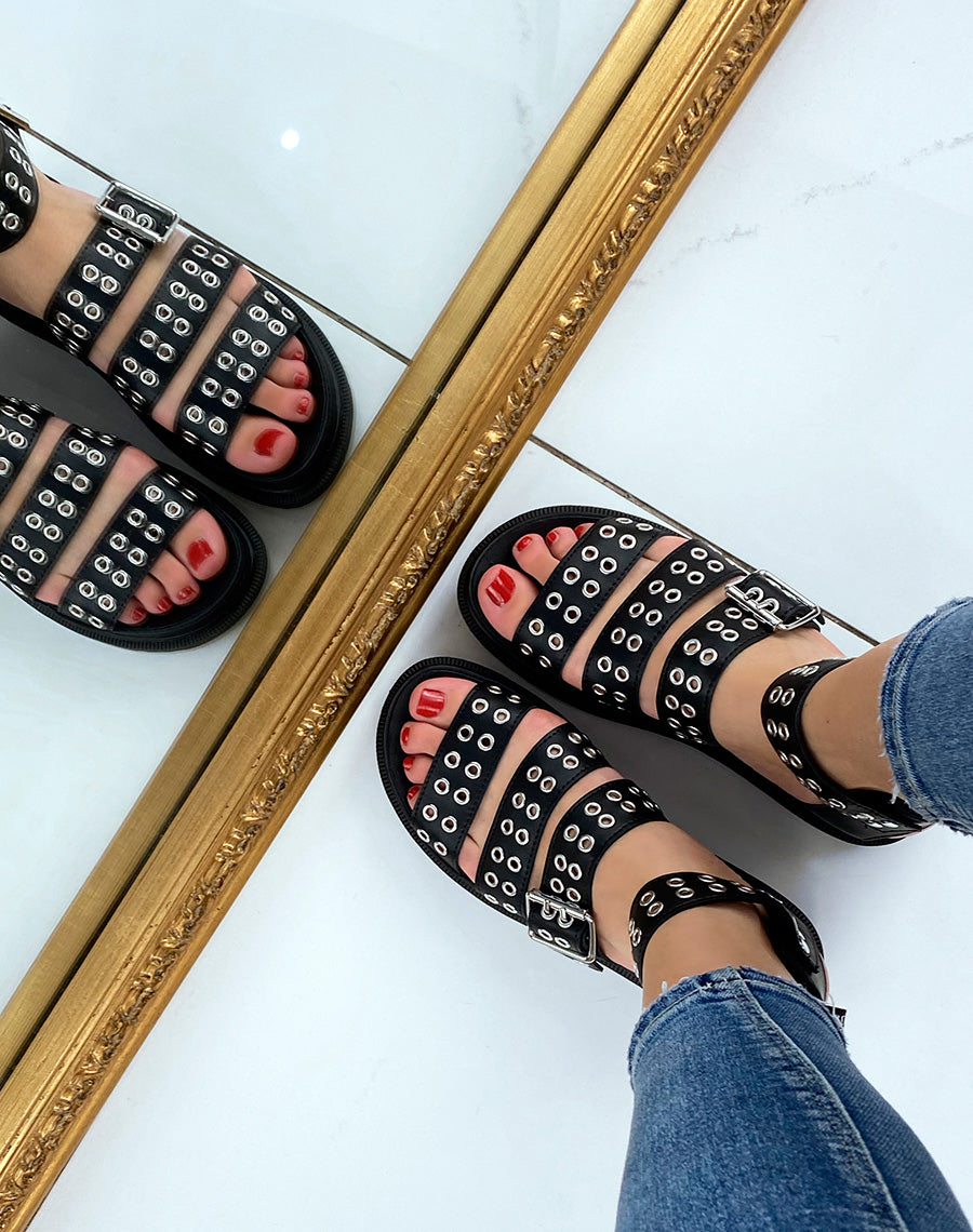 Sandales noires à multiples brides cloutées