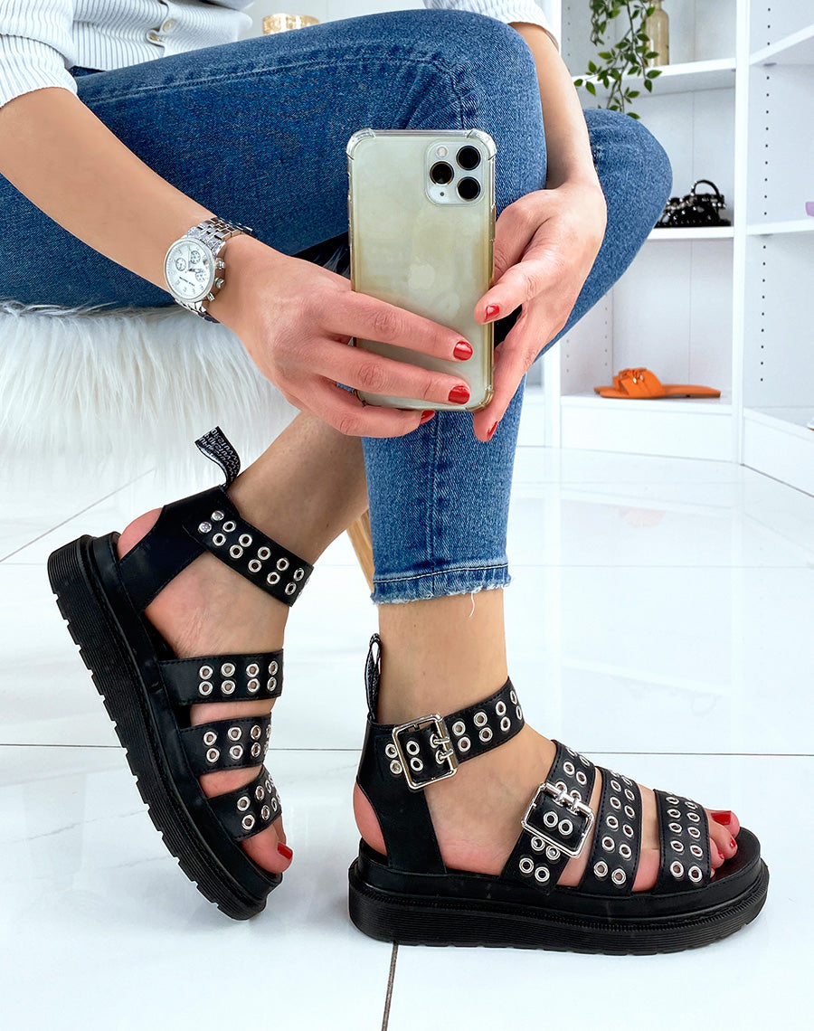 Sandales noires à multiples brides cloutées