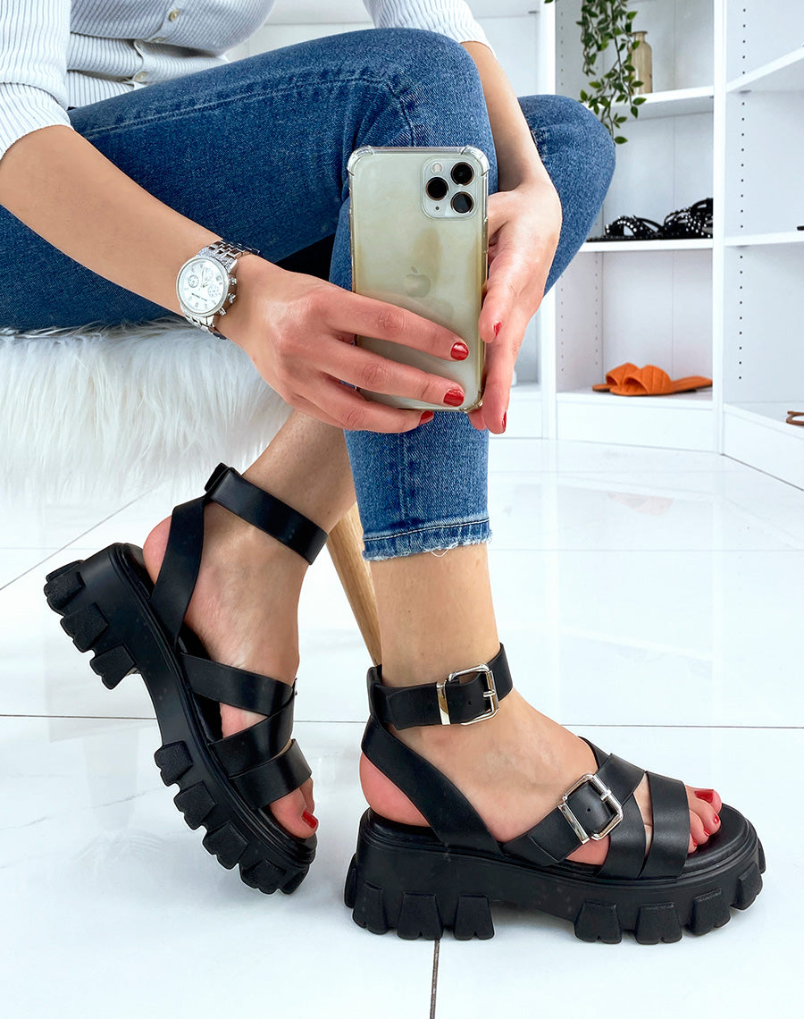 Sandales noires à multiples brides et semelle crantée