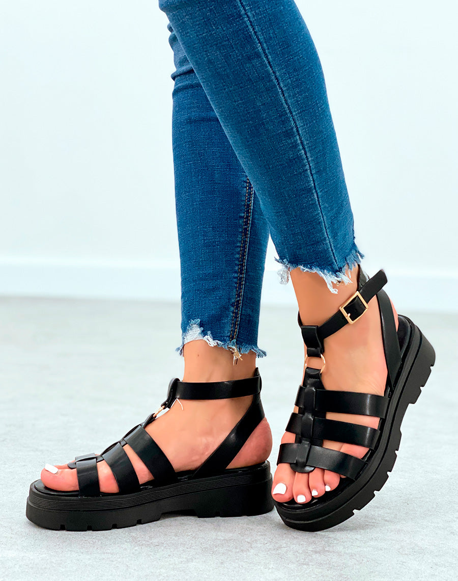 Sandales noires à multiples lanières et semelle crantée