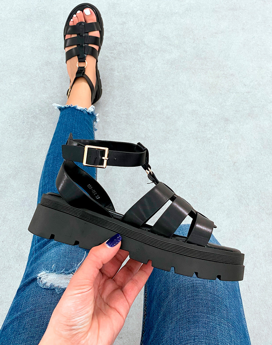 Sandales noires à multiples lanières et semelle crantée