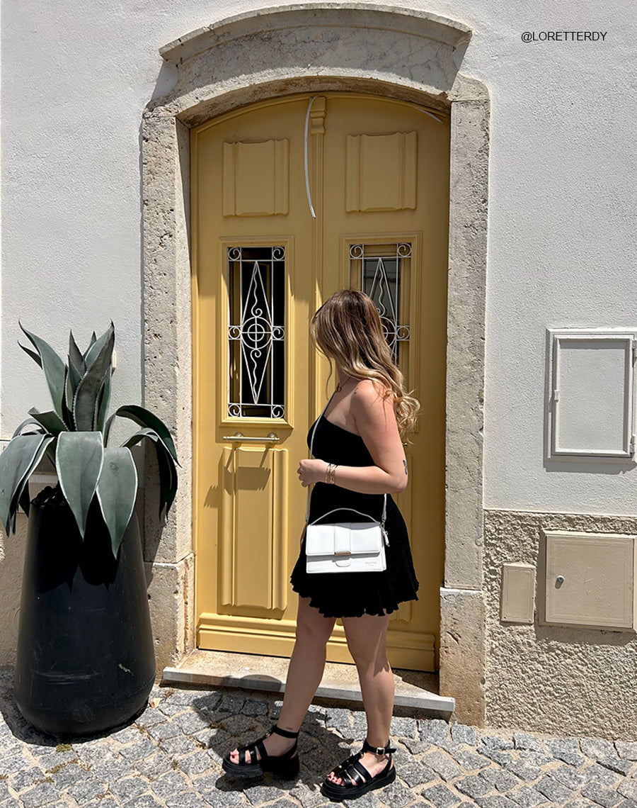 Sandales noires à multiples lanières et semelle crantée