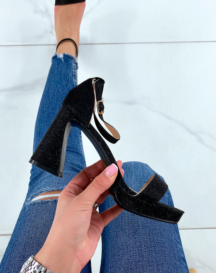 Sandales noires pailletées à talon biseauté