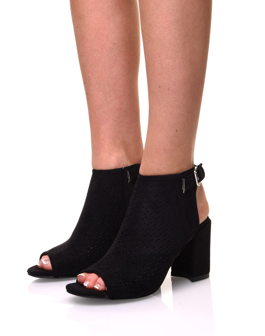 Sandales noires perforées à talons mi hauts