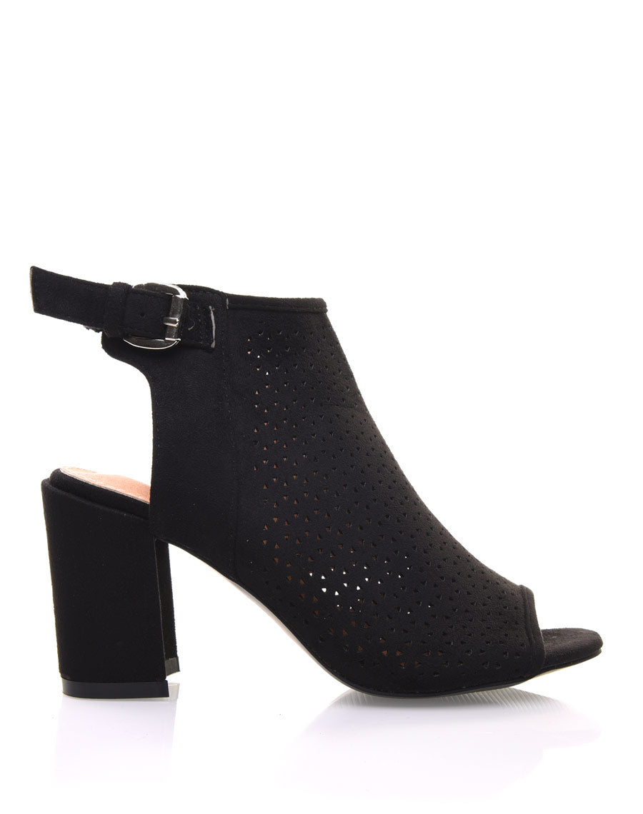 Sandales noires perforées à talons mi hauts