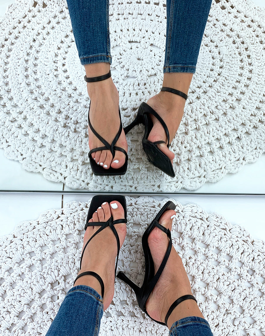 Sandales noires pointure larges et talon fin trapèze