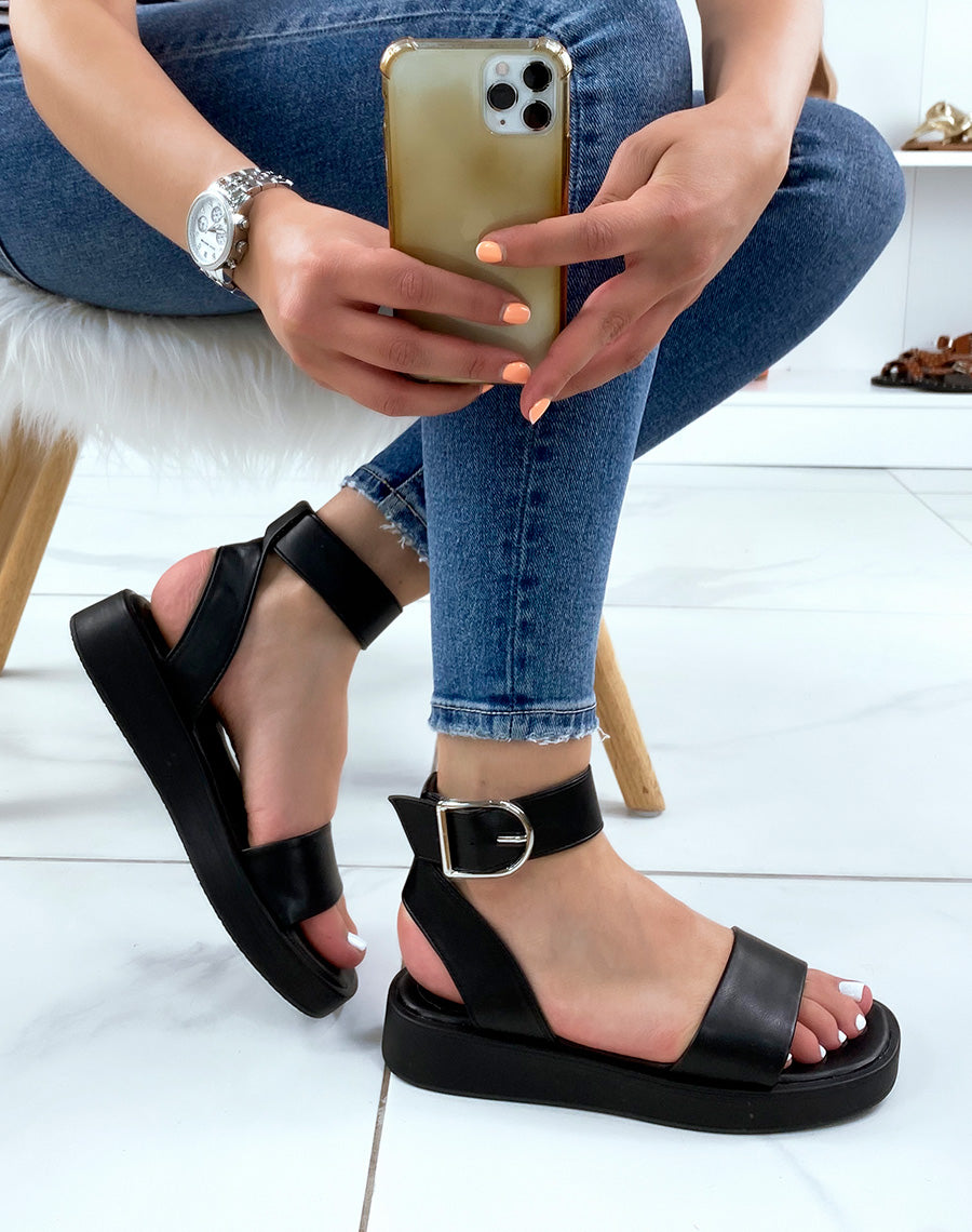 Sandales noires à semelle et brides épaisses