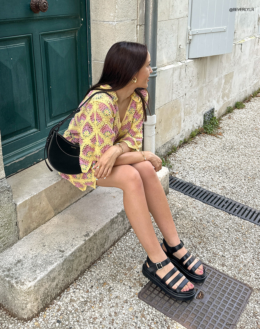 Sandales noires à semelle épaisse et multiples brides