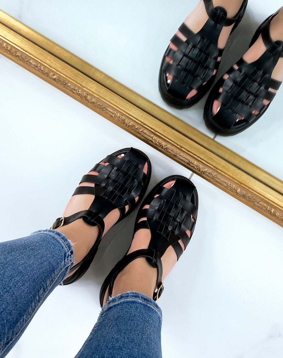 Sandales noires semi-fermées à multiples brides et semelle crantée