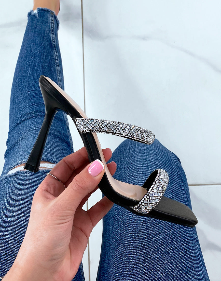 Sandales noires à strass et talon aiguille