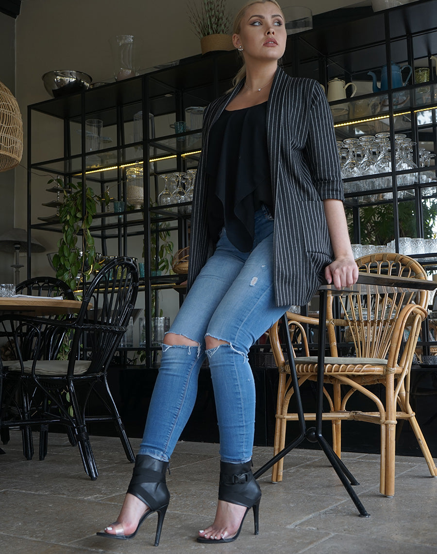 Sandales noires style bottines à talons aiguilles